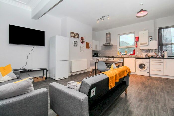 5 Bedroom Terraced House To Rent In Hall Grove, Hyde Park, Leeds, LS6