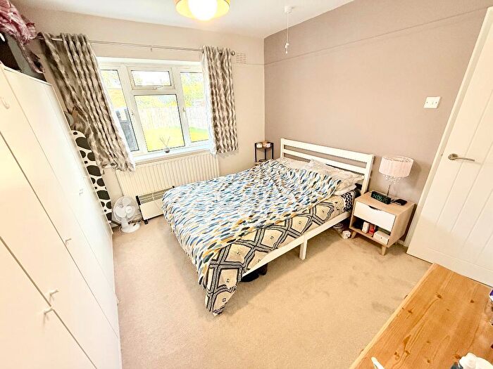 2 Bedroom Bungalow For Sale In Laburnum Grove, Warden Hills, Luton, Bedfordshire, LU3