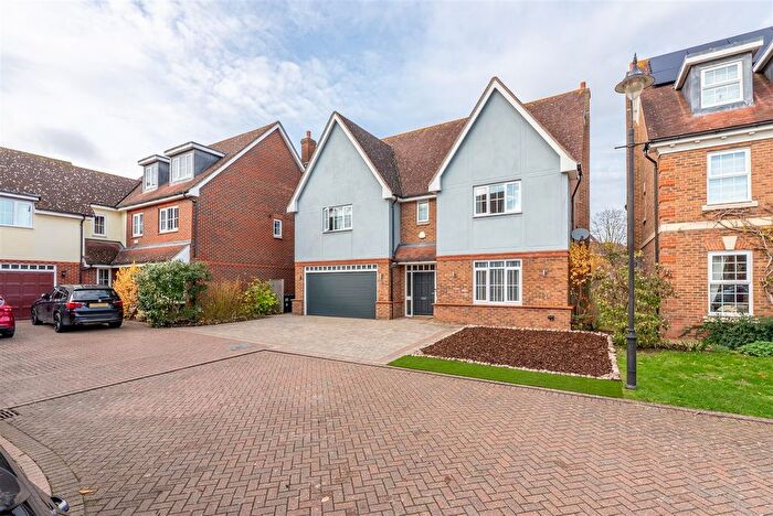5 Bedroom Detached House For Sale In Brook Farm Close, Bishop's Stortford, CM23