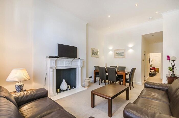 2 Bedroom Flat To Rent In Pont Street, Knightsbridge, SW1X