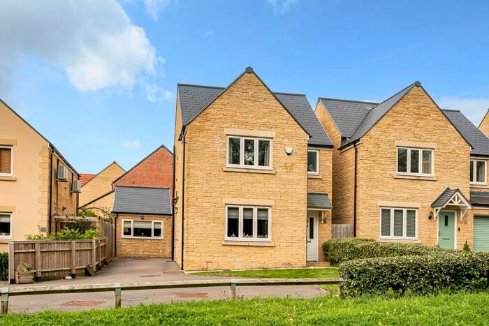 3 Bedroom Detached House For Sale In Rayson Lane, Witney, OX29