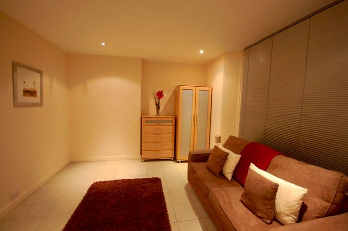 Studio To Rent In Wrights Lane, High Street Kensington, W8