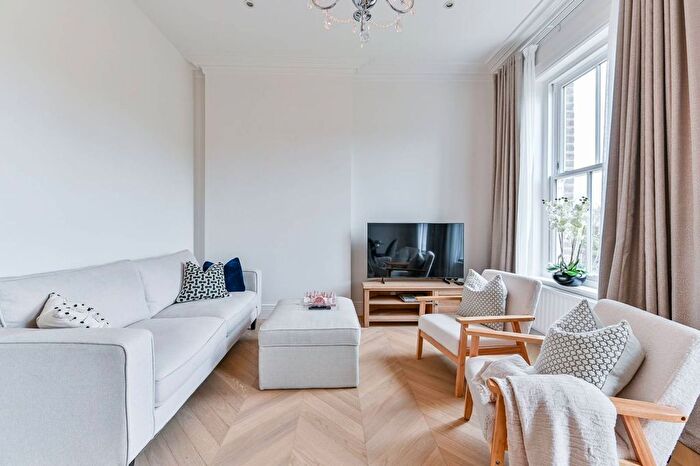 2 Bedroom Flat To Rent In South Hampstead, South Hampstead, London, NW6