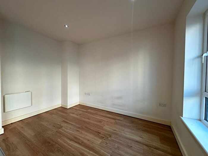 2 Bedroom Flat To Rent In Commander Avenue, Emerald House, NW9