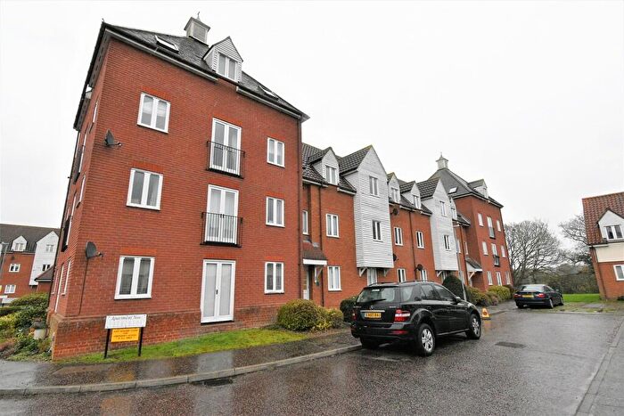 2 Bedroom Apartment To Rent In Melba Court, Writtle, CM1