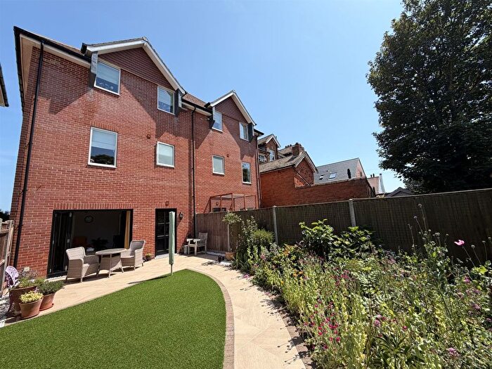 4 Bedroom Semi Detached House For Sale In Gunton Cliff, Lowestoft, NR32