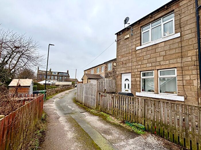 3 Bedroom Terraced House For Sale In Windmill Fold, Yeadon, LS19