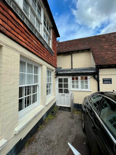 2 Bedroom Town House To Rent In Collards Gate, High Street, Haslemere, GU27