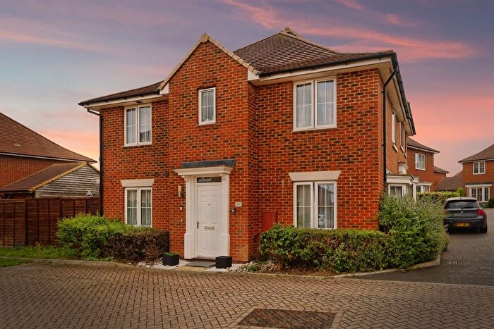 3 Bedroom Semi Detached House For Sale In Garner Drive, Aylesham, Canterbury, Kent, CT3