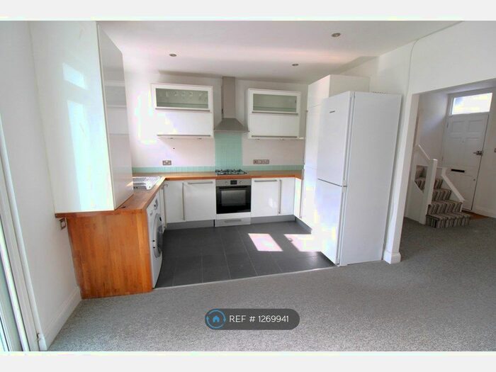 2 Bedroom Maisonette To Rent In Clarendon Road, East Sussex, BN3
