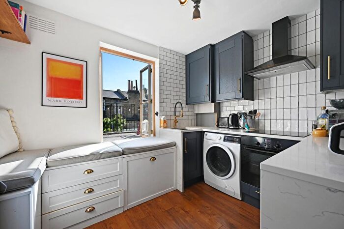 1 Bedroom Flat For Sale In Irving Road, London, W14