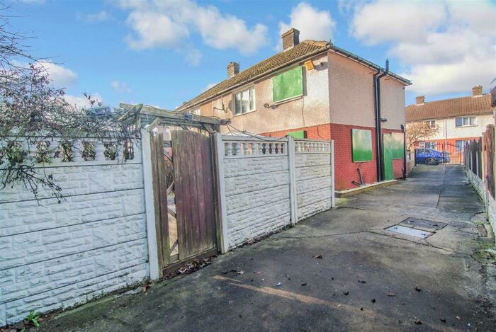 3 Bedroom Semi-Detached House For Sale In Oak Street, Grimethorpe, Barnsley, S72