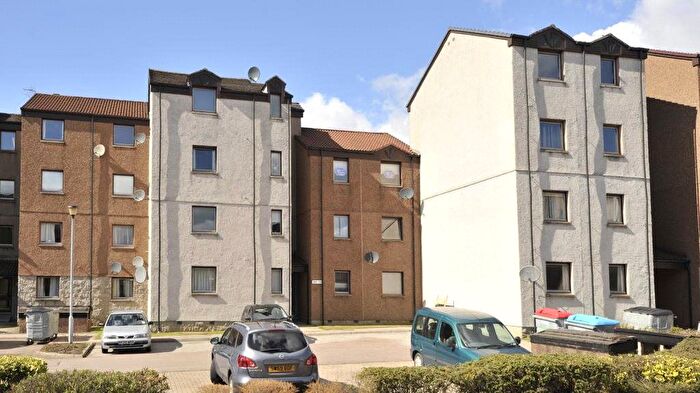 2 Bedroom Flat To Rent In Headland Court, Aberdeen, AB10