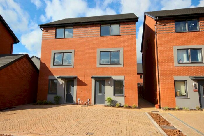 3 Bedroom Town House To Rent In Elmores Well Avenue, Exeter, EX1