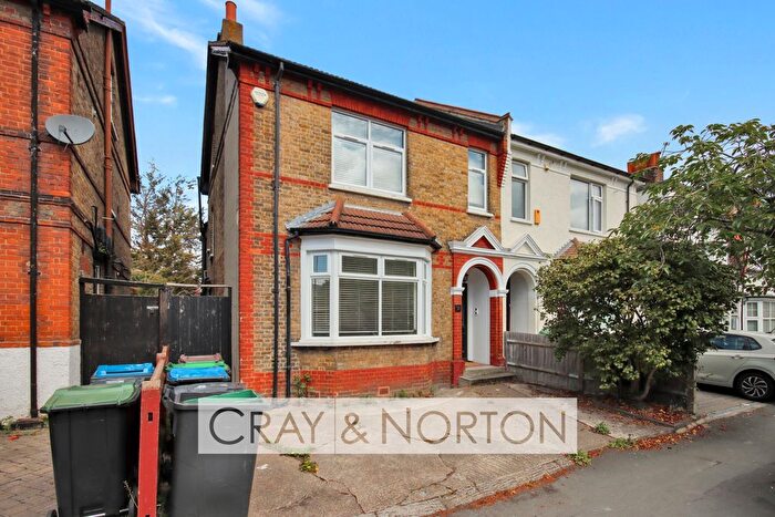 4 Bedroom Semi-Detached House For Sale In Vincent Road, East Croydon, CR0