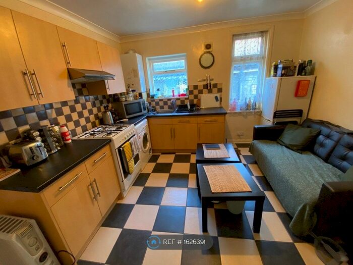 2 Bedroom Flat To Rent In Broadlands Road, Southampton, SO17