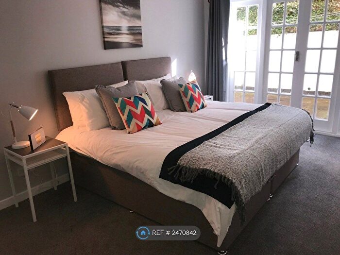 2 Bedroom Flat To Rent In Clarendon Square, Leamington Spa, CV32