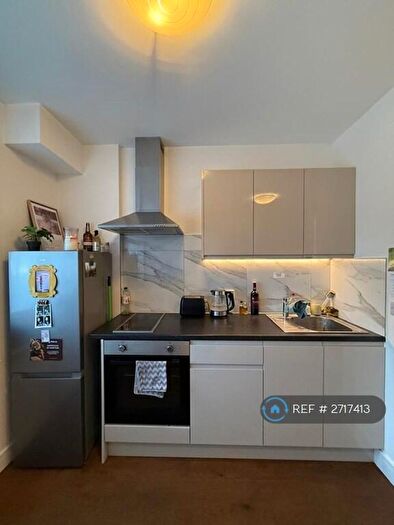 Studio To Rent In Ballards Lane, London, N3