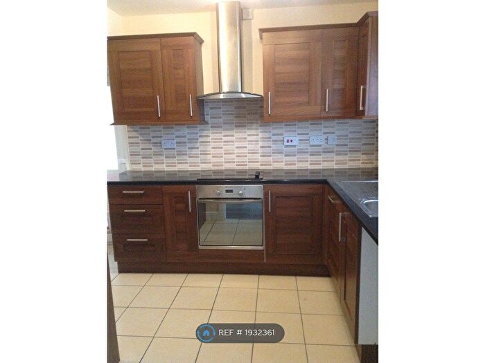 3 Bedroom Semi Detached House To Rent In St Lawrence Road, Nuneaton, CV10