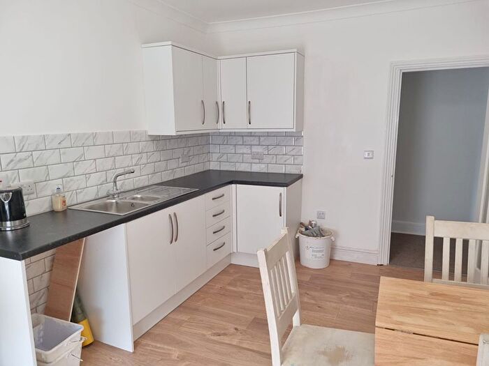 2 Bedroom Flat To Rent In Park Road, Dawlish, EX7