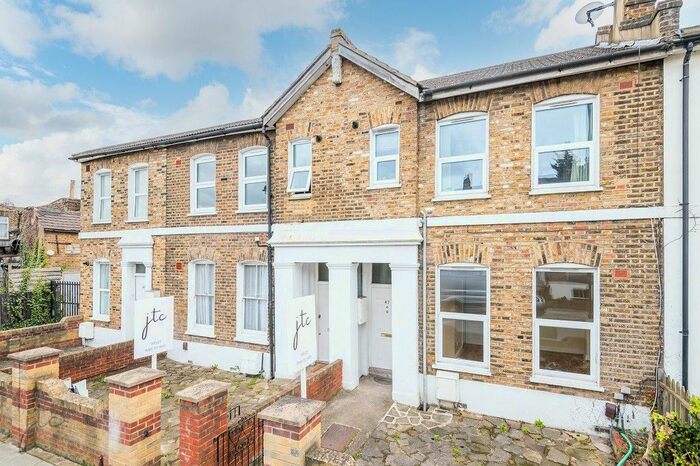 1 Bedroom Flat To Rent In Evelina Road, London, SE15