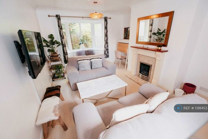 4 Bedroom Detached House To Rent In Booker Avenue, Bradwell Common, Milton Keynes, MK13