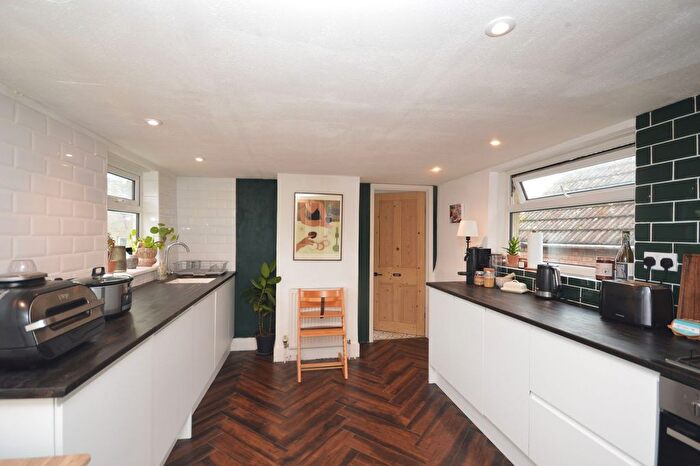 2 Bedroom Flat For Sale In St. Johns Church Road, Folkestone, CT19