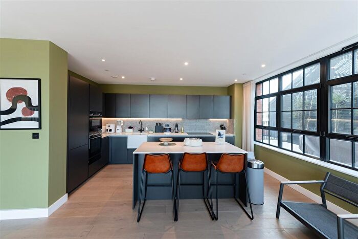 3 Bedroom Flat To Rent In New Tannery Way, London, SE1