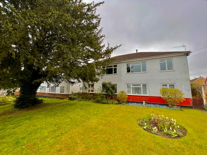 2 Bedroom Flat To Rent In Stockett Lane, Coxheath, ME17