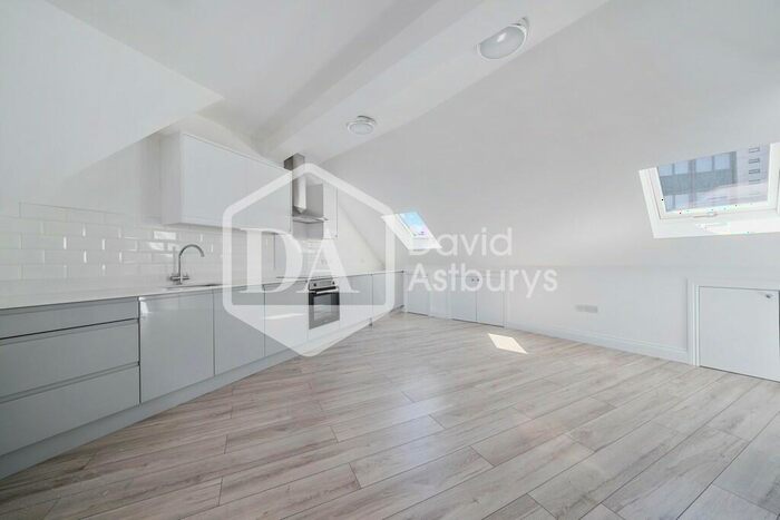 2 Bedroom Apartment To Rent In Woodhouse Road, North Finchley, London, N12