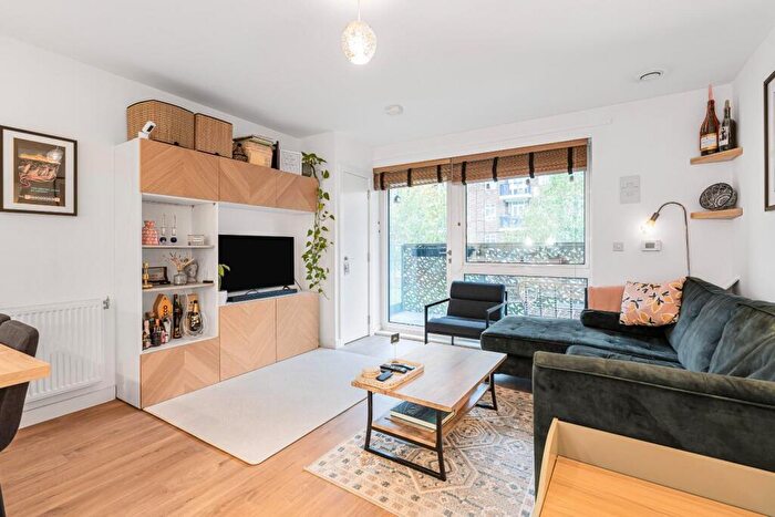 2 Bedroom Apartment For Sale In Broome Way, London, SE5