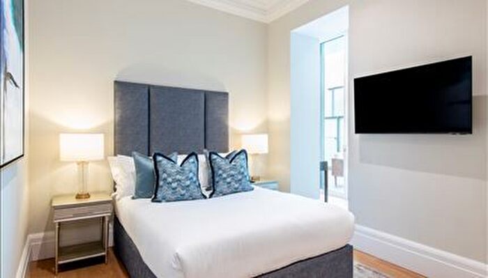 3 Bedroom Flat To Rent In Duke Street, London, W1K
