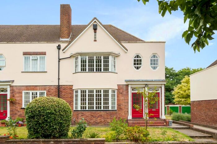 2 Bedroom Flat To Rent In Lock Chase, London, SE3