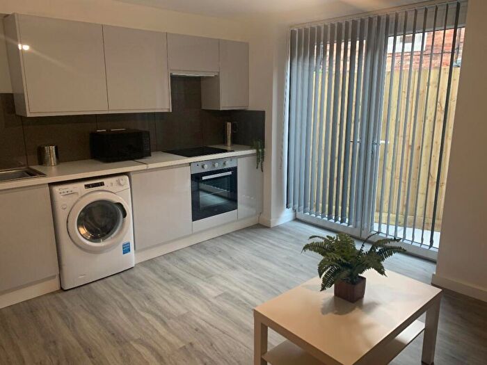 2 Bedroom Apartment To Rent In Henry Road, Nottingham, NG7