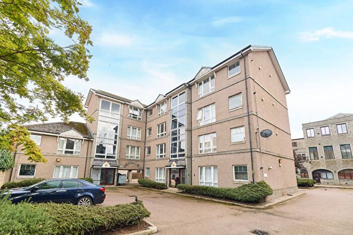 2 Bedroom Flat To Rent In Charlotte Street, City Centre, Aberdeen, AB25