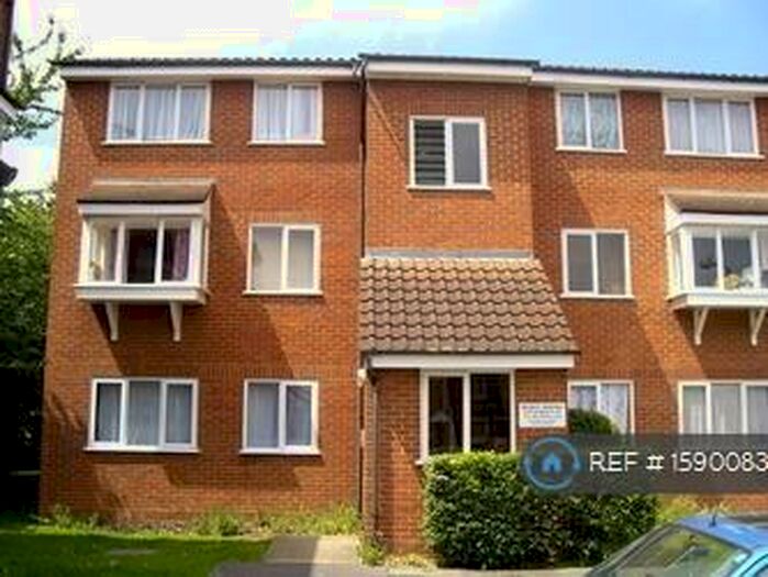 1 Bedroom Flat To Rent In Millhaven Close, Chadwell Heath, RM6
