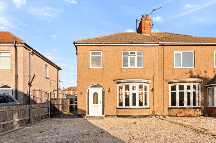 3 Bedroom Semi-Detached House For Sale In Evelyn Grove South, Grimsby, DN32