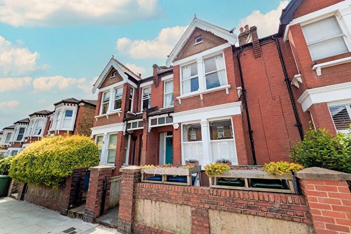 2 Bedroom Flat To Rent In Tyrrell Road, London, SE22