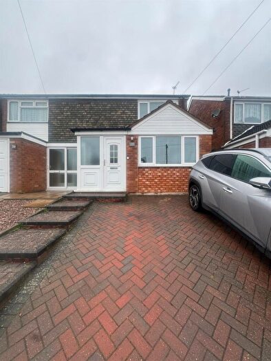 3 Bedroom Semi Detached House For Sale In Silverthorne Avenue, Tipton, DY4