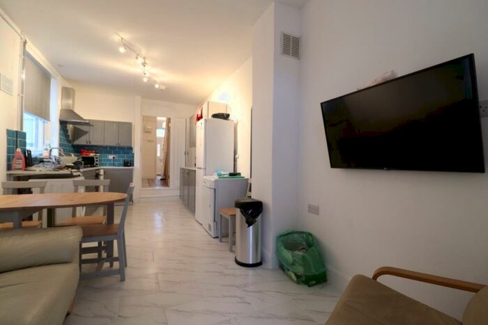 5 Bedroom Terraced House To Rent In Tewkesbury Street, Cathays, CF24