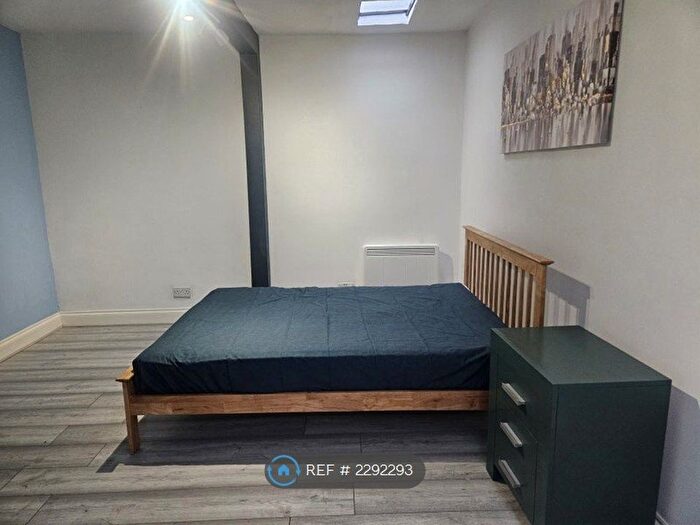 1 Bedroom Maisonette To Rent In South Avenue Annex, Egham, TW20