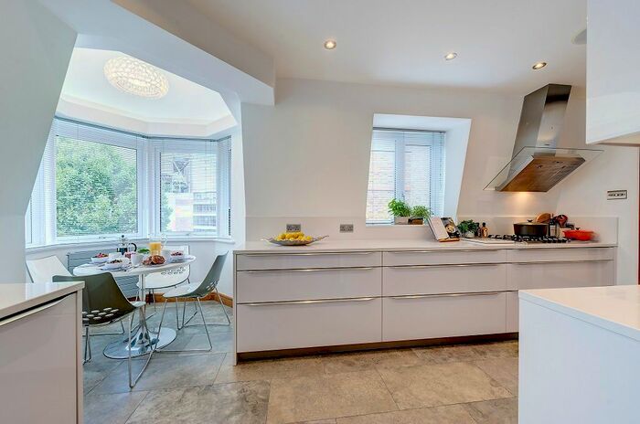3 Bedroom Flat To Rent In Holbein Place, London, SW1W