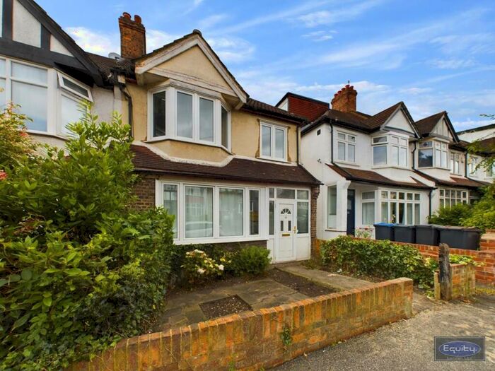3 Bedroom House To Rent In Wharncliffe Gardens, London, SE25