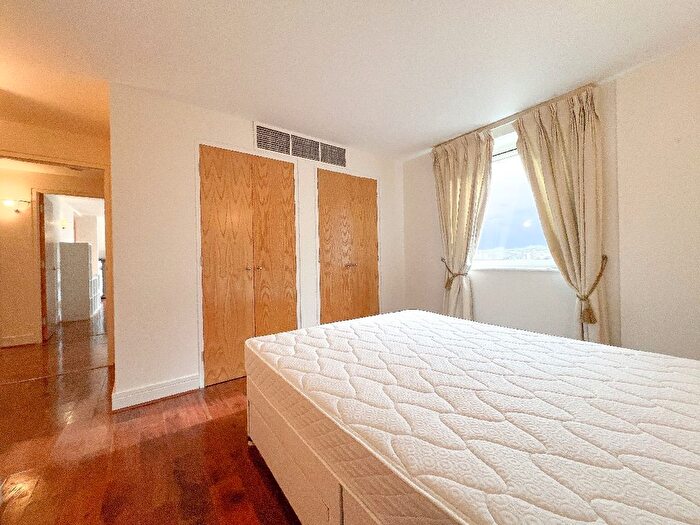 2 Bedroom Flat To Rent In Consort Rise House, Buckingham Palace Road, London, SW1W