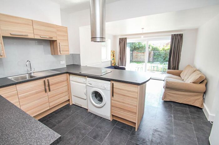 5 Bedroom Property To Rent In Brassey Road, Bournemouth, BH9