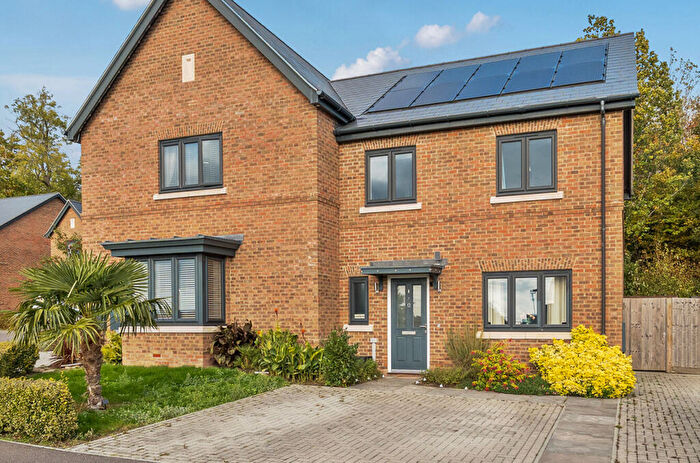 3 Bedroom Semi-Detached House For Sale In Hurley Drive, Bracknell, Berkshire, RG12