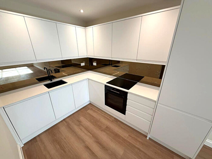 2 Bedroom Apartment To Rent In High Road, Chigwell, IG7