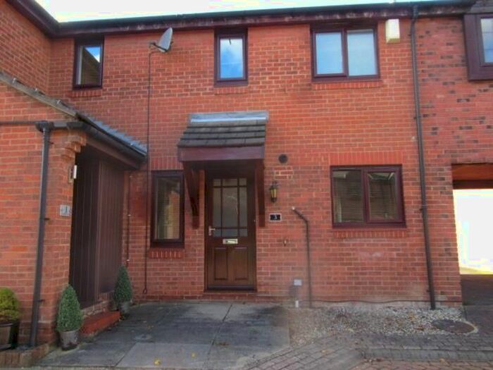 2 Bedroom Town House To Rent In High Bank Close, Leeds, LS15