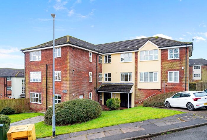 3 Bedroom Apartment For Sale In Heatherfield, Bolton, BL1