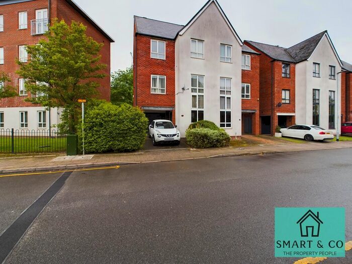 4 Bedroom Town House To Rent In Ironstone Walk, Stoke-on-Trent, ST6